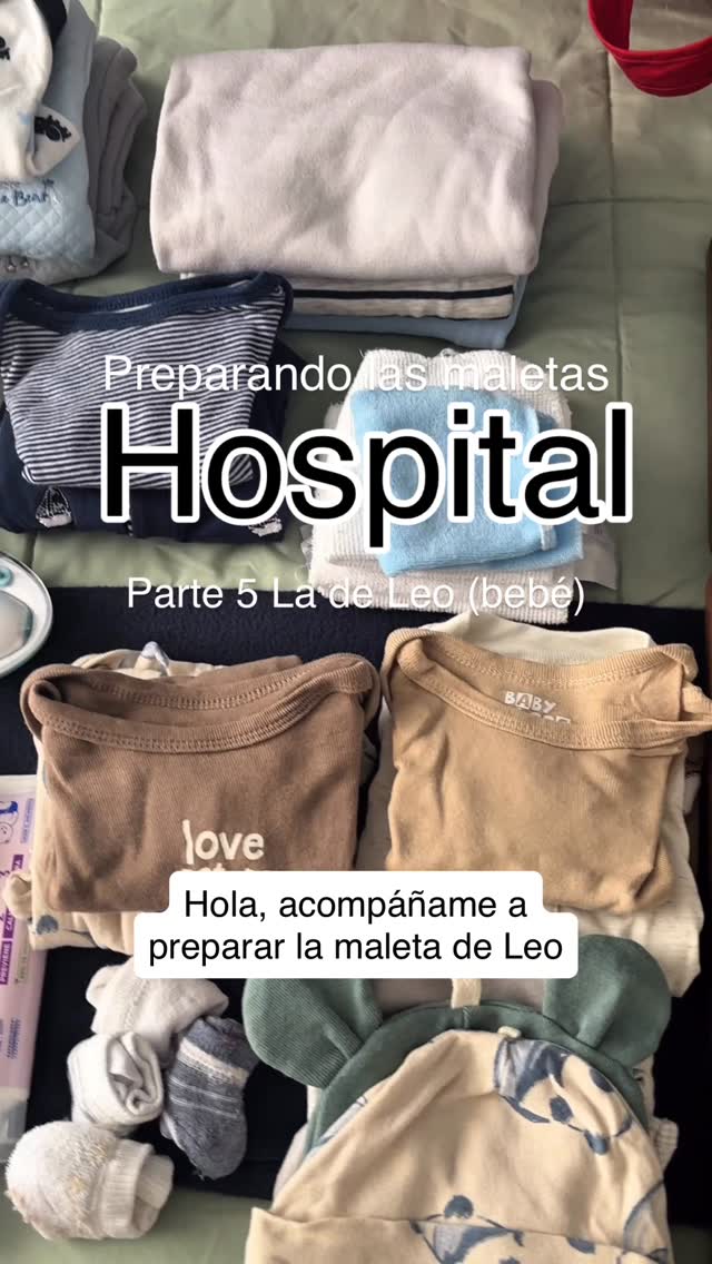 Lamento el retraso de la publicación pero Leo se adelantó a nacer y no había podido conectarme. Pronto se los estaré presentando, pero mientras les cuento mi experiencia con la pañalera.
Para la pañalera de bebé dirán que son muchísimas cosas las que llevo pero con mi primer hijo al llevar exactamente lo que la lista del hospital sugería y una que otra cosa de reseña ajena me hicieron falta cosas, al grado que en un día de visita le pedí a mi mamá me llevara más ropa, porque cuando son pequeños y uno es primerizo hacen mucho y fácil del baño, uno está aprendiendo y no te dicen que vas contra reloj entonces los accidentes pasan y bueno, requieres de un cambio completo.
Los jabones, las cremas y la esponja que no puse en el video, te las solicitan si es que tú quieres que bebé sea bañado en el hospital.
Llevar dos tallas de pañales suena a exageración pero uno realmente no sabe qué talla utilizarán hasta que nacen, Rodri utilizó semana y media de recién nacido, Leo al nacer un poco antes ni de chiste le quedaron los etapa 1.
Las cobijas se que también suenan a exageración pero por lo general los envuelves en una y si te ocurre un accidente de cambio de pañal normalmente también se ensucia, o si regresa la leche o si tú la manchas con leche, medicamento, sangrado o incluso solo porque alguien abrazo a tu bebé y se quedó un perfume fuerte (todo esto llega a pasar, voy en el segundo y ha pasado).
Las mamilas/biberones, en el hospital nos brindan unas en lo que estamos ahí pero si por algo al salir del hospital tienes que darle fórmula debes estar prevenida, y bueno, los chupones son distintos y puede que rechace alguno.
El extractor a un inicio puede no ser tan útil pero ayuda si estás en peligro de una mastitis y para empezar a estimular. Estas recomendaciones te las da el pediatra y la ginecóloga, dependerá mucho del personal que te atienda.
Las toallitas recomiendo sean Huggies Supreme, esto no solo por la suavidad que tienen, sino también porque tienen aceite de almendras que les ayuda a su piel.
Por último, lleven su lima de uñas, las tienen súper filosas.
#momera #maternidade #consejodeldía #vloglife